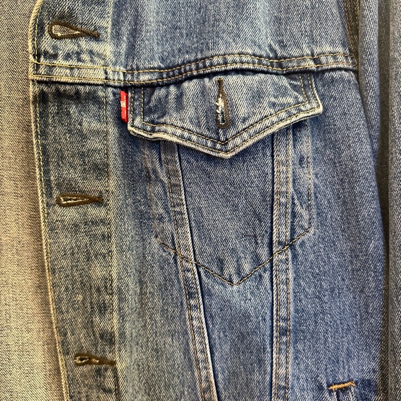 Perfect Levi’s Denim Jacket - Picture 3 of 4